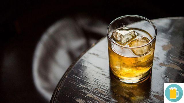 Cóctel del Padrino: receta y preparación de la bebida a base de whisky y amaretto